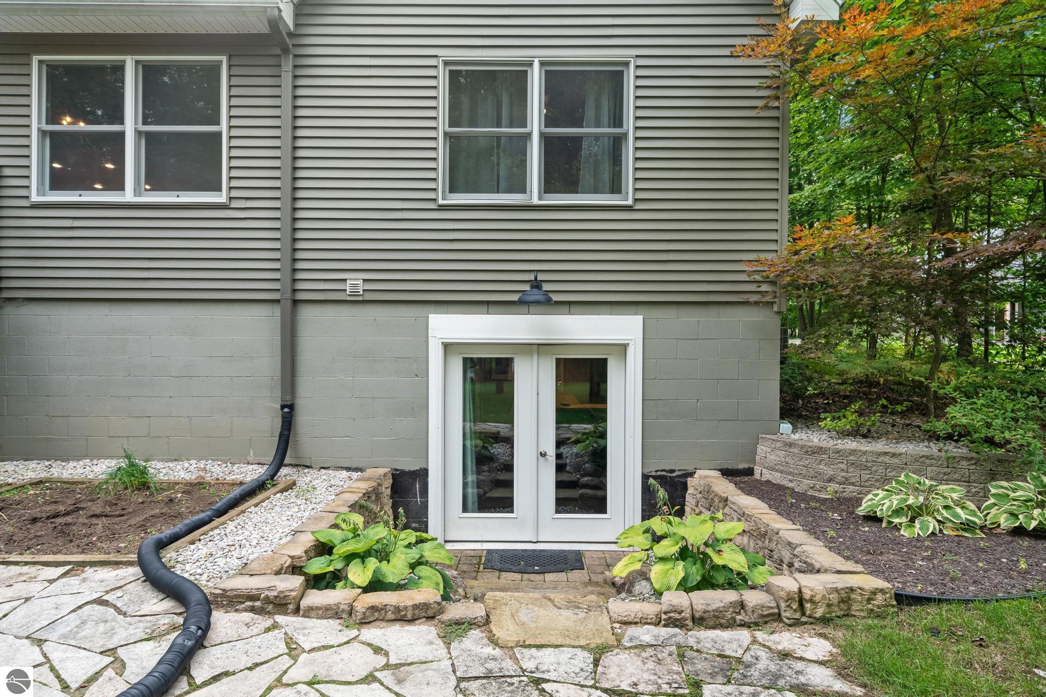 4043 Clam Lake Drive