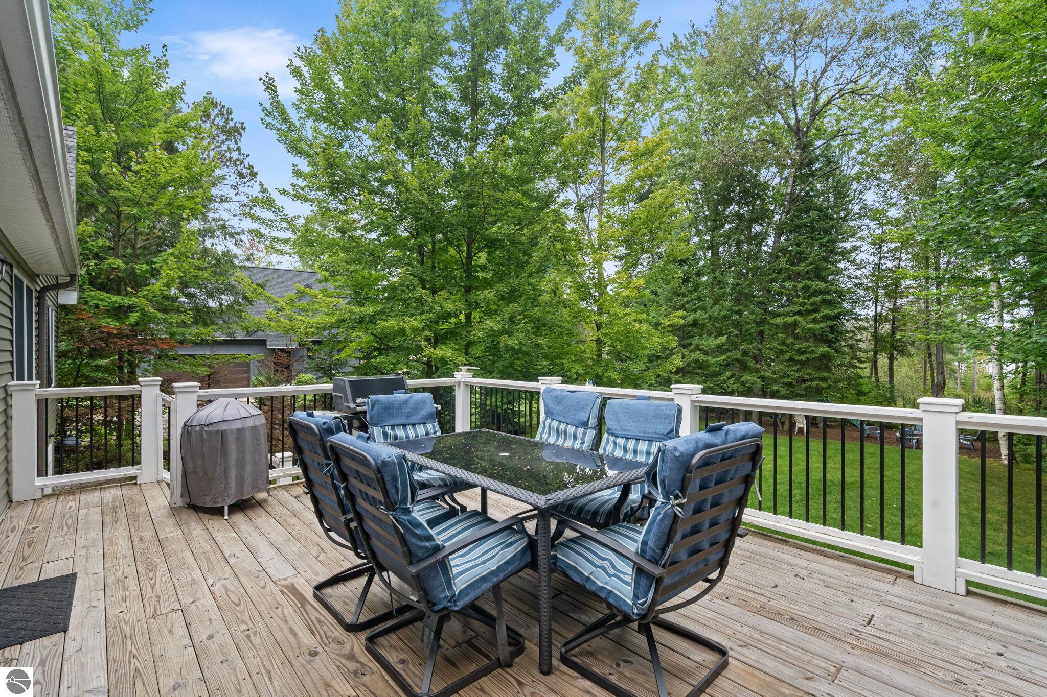 4043 Clam Lake Drive