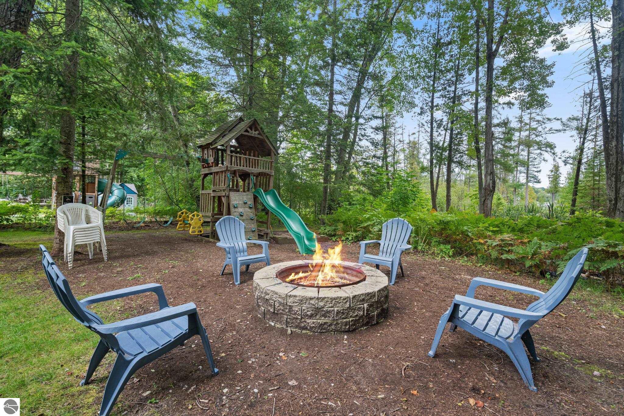 4043 Clam Lake Drive