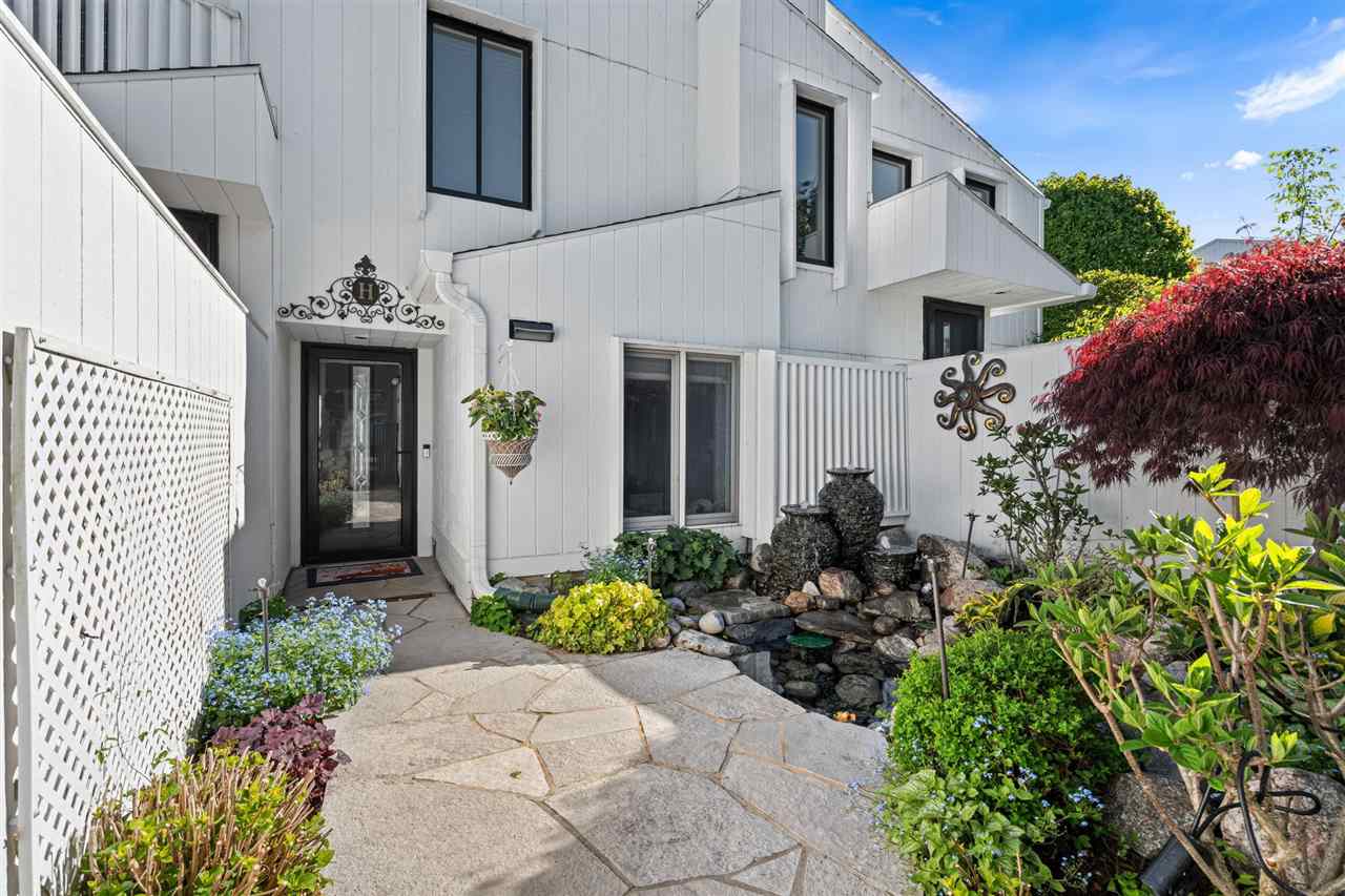 526 E Bay Street Unit: 11