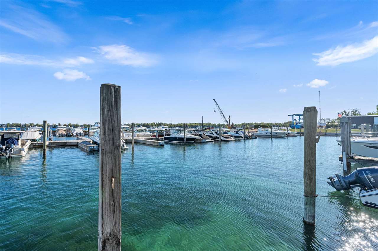 526 E Bay Street Unit: 11