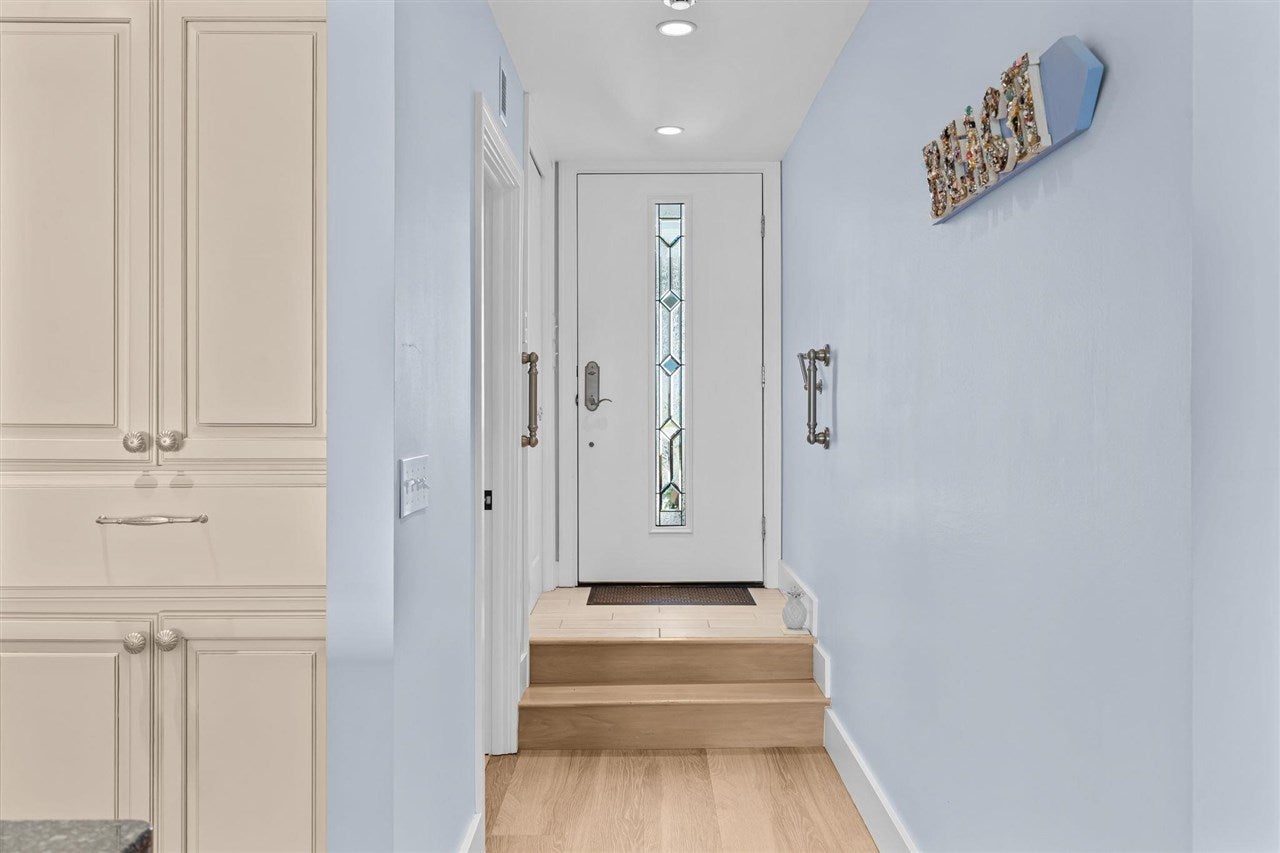 526 E Bay Street Unit: 11