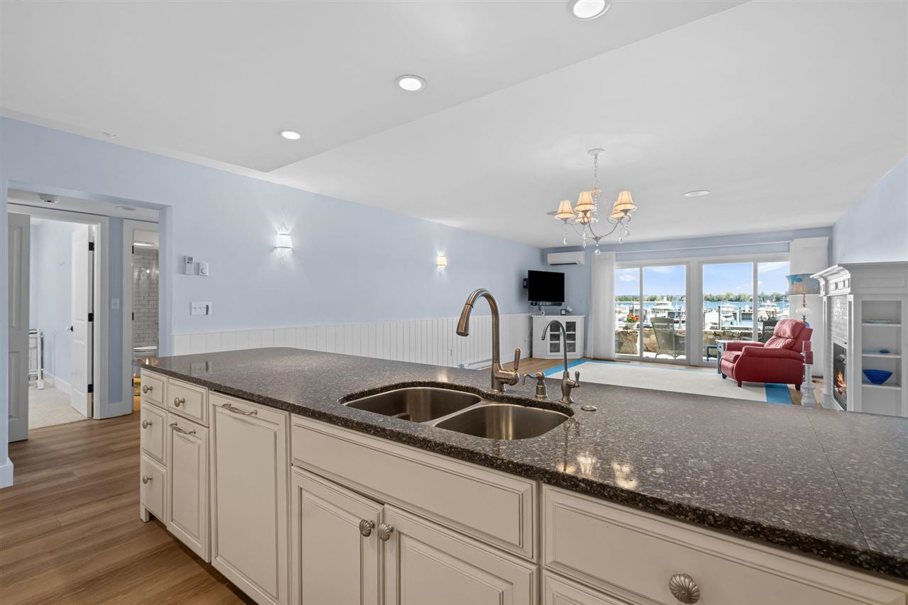 526 E Bay Street Unit: 11