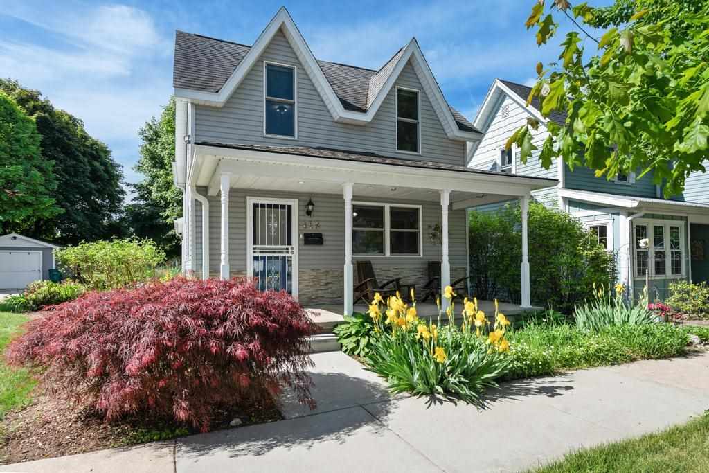 112 W Lincoln Street