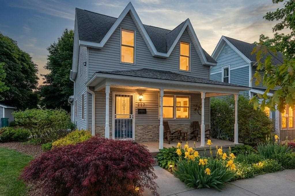 112 W Lincoln Street