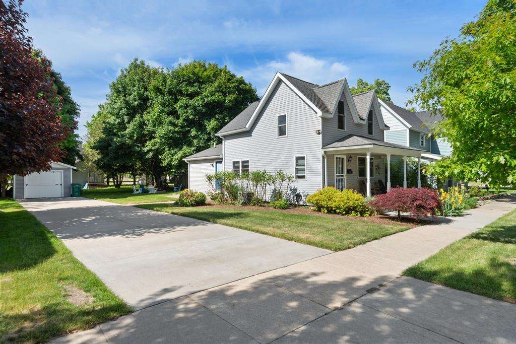 112 W Lincoln Street