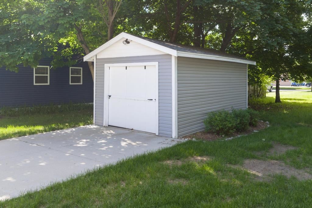 112 W Lincoln Street