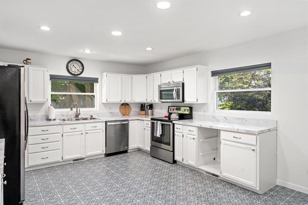 112 W Lincoln Street