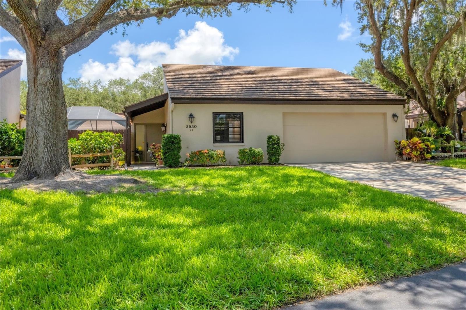 3930 GLEN OAKS MANOR DR