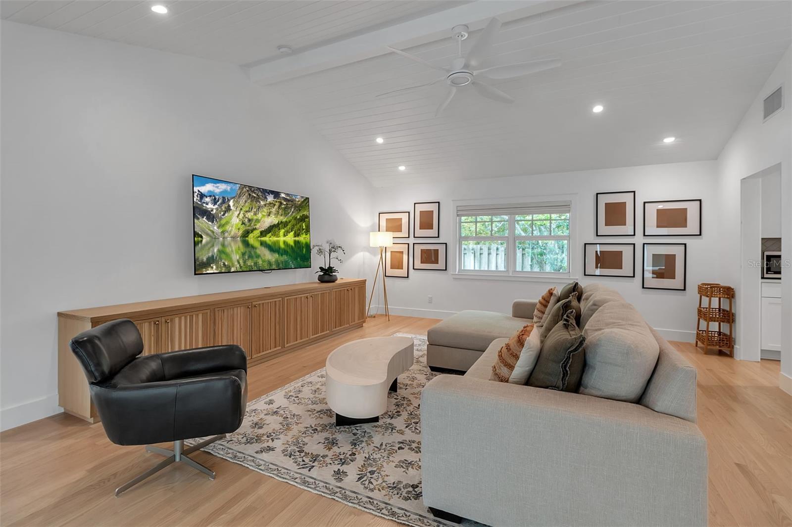 1838 ALTA VISTA ST