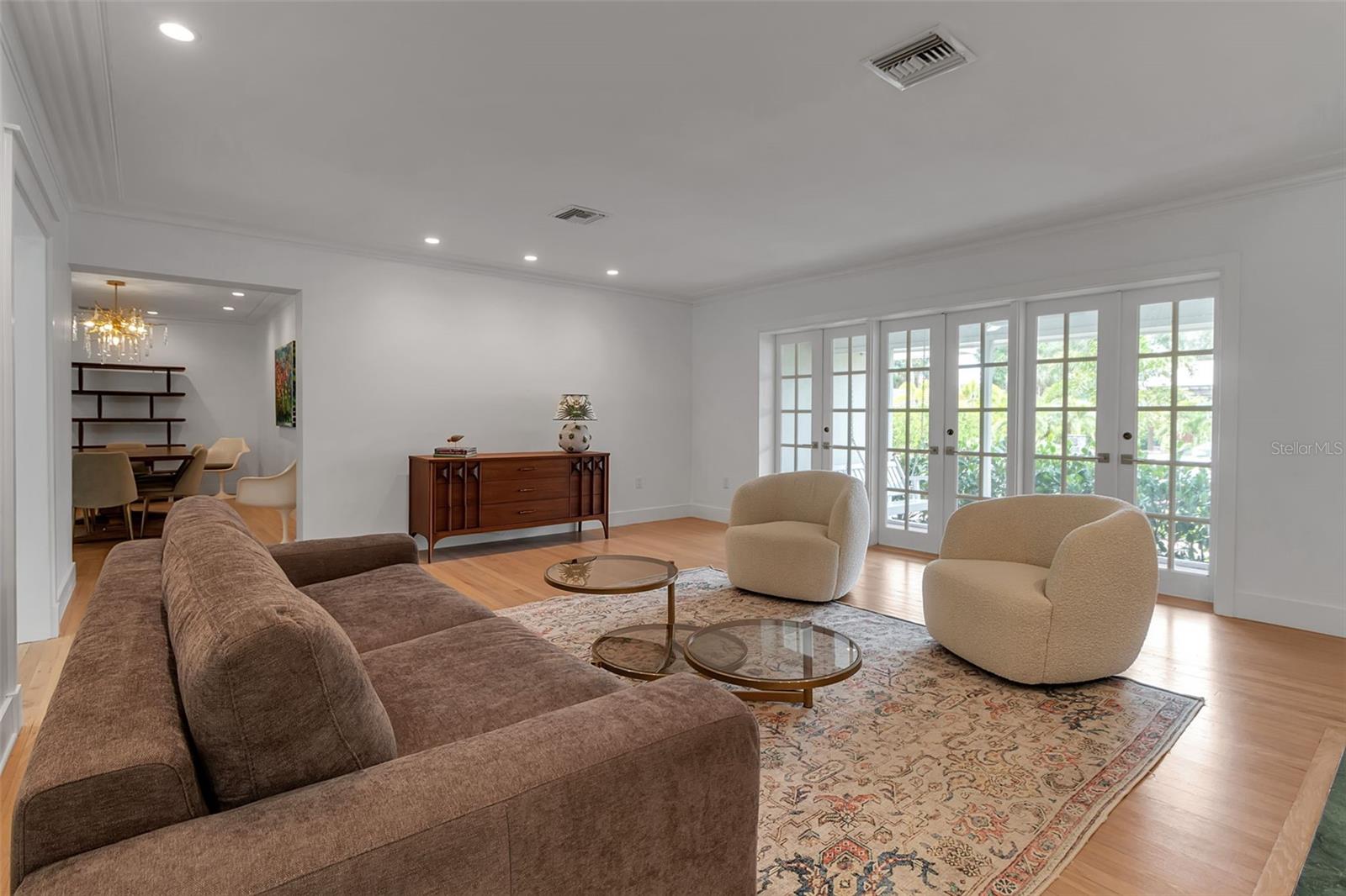 1838 ALTA VISTA ST