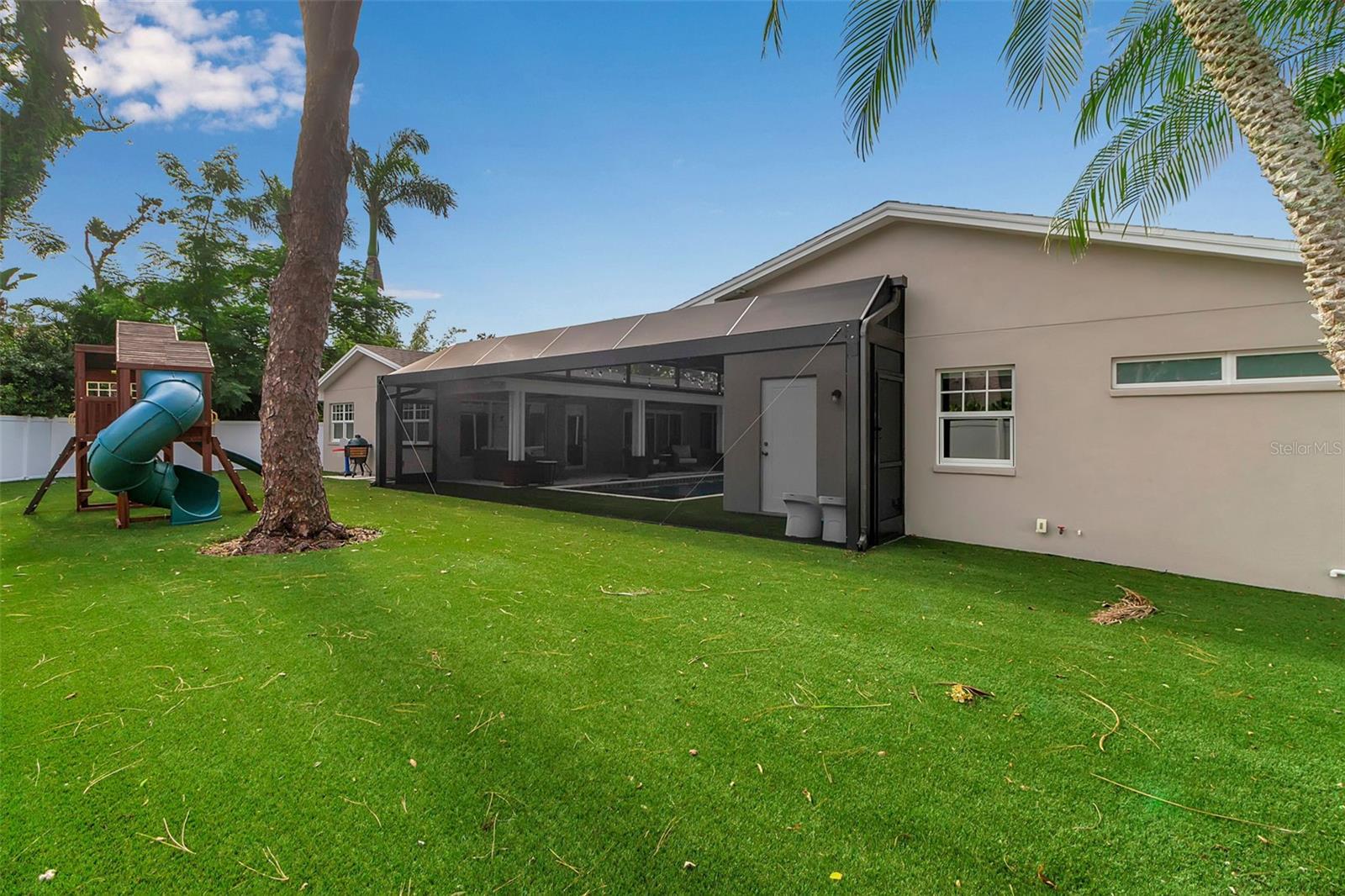 1838 ALTA VISTA ST