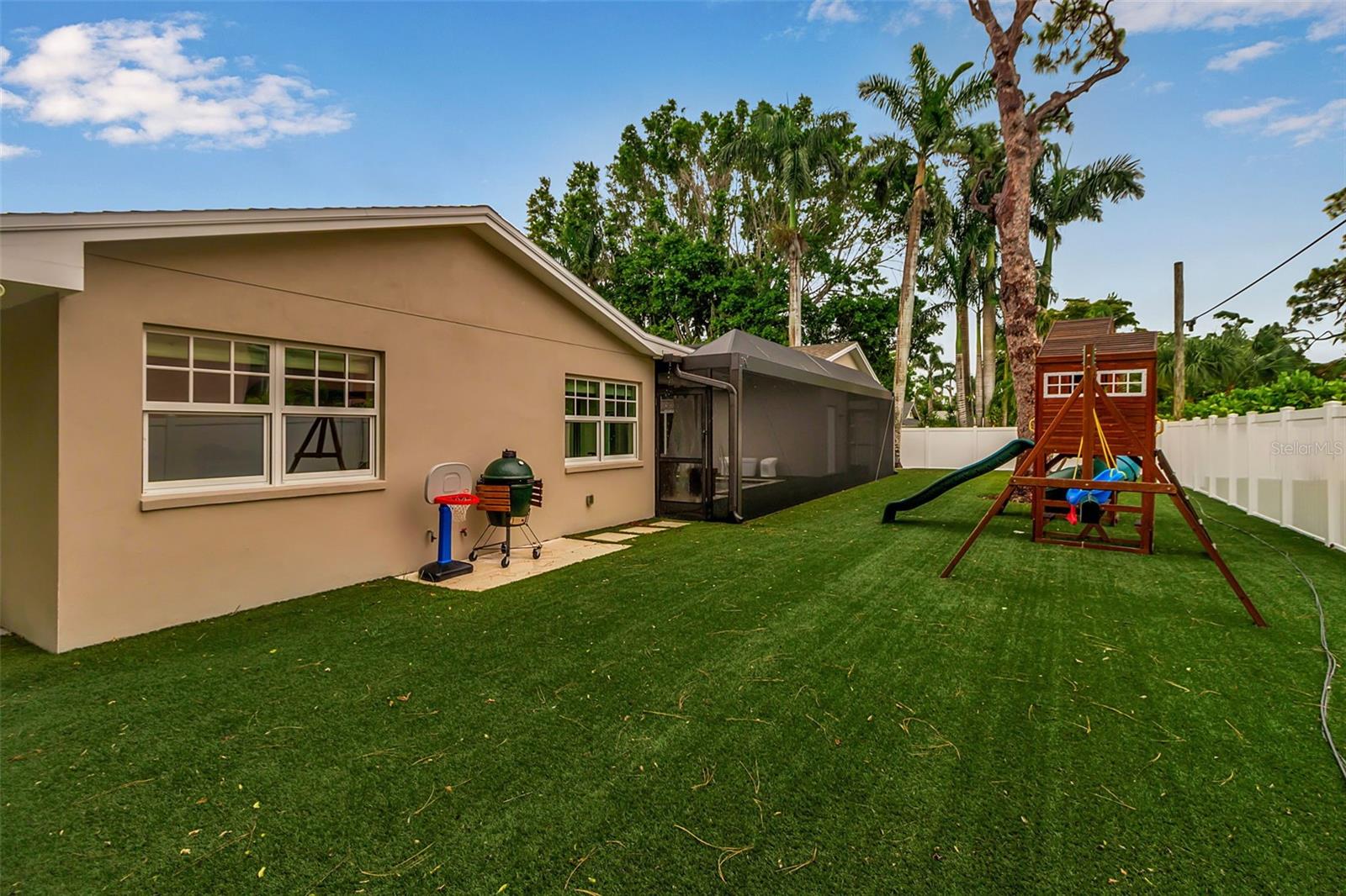 1838 ALTA VISTA ST