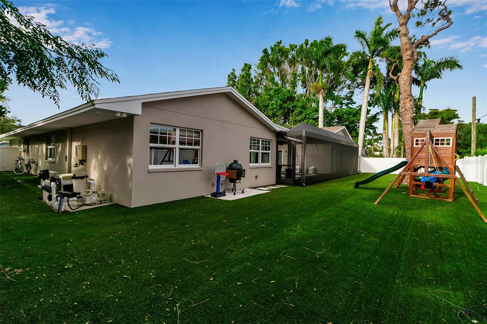 1838 ALTA VISTA ST