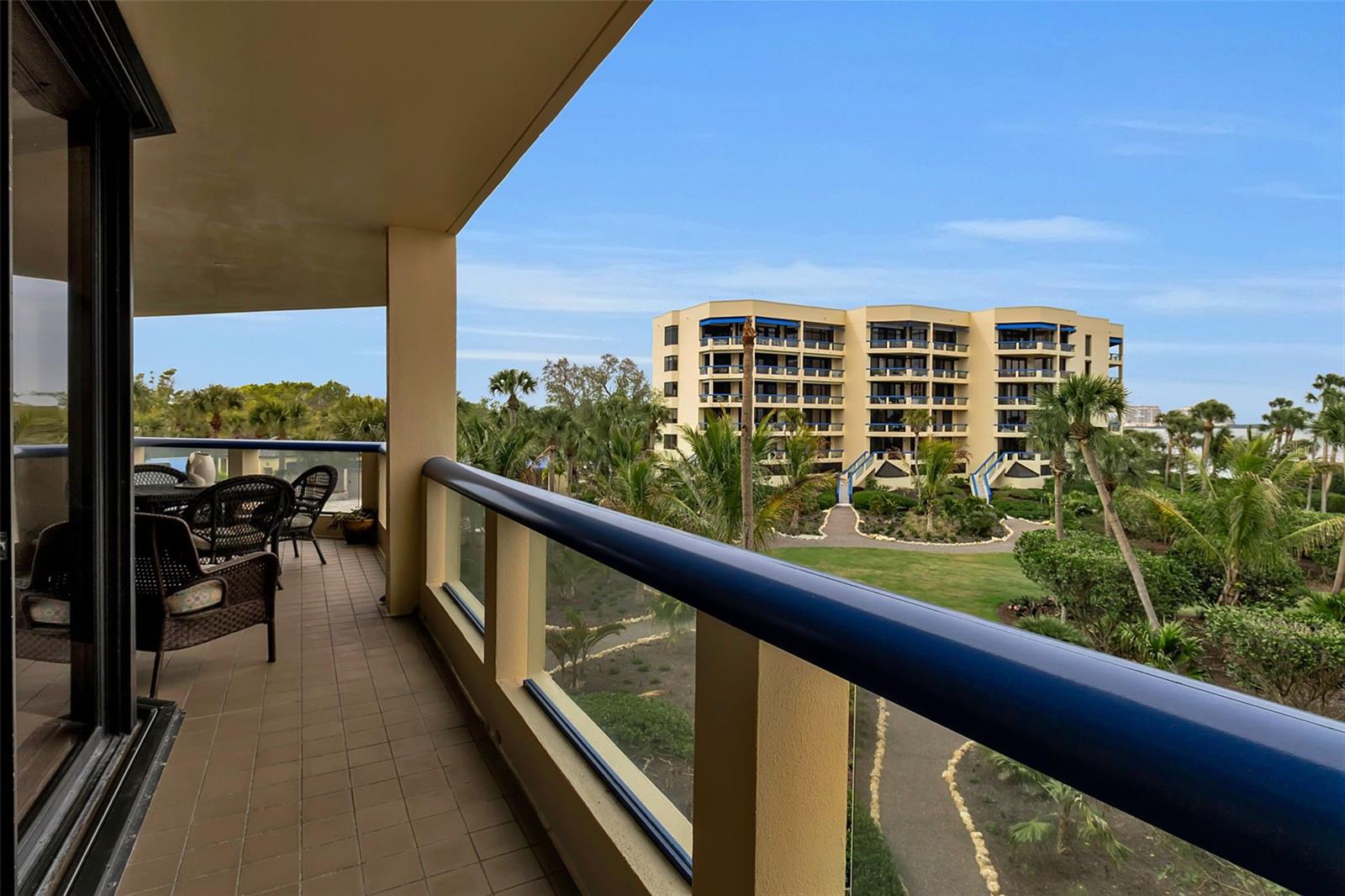 2110 HARBOURSIDE DR #523