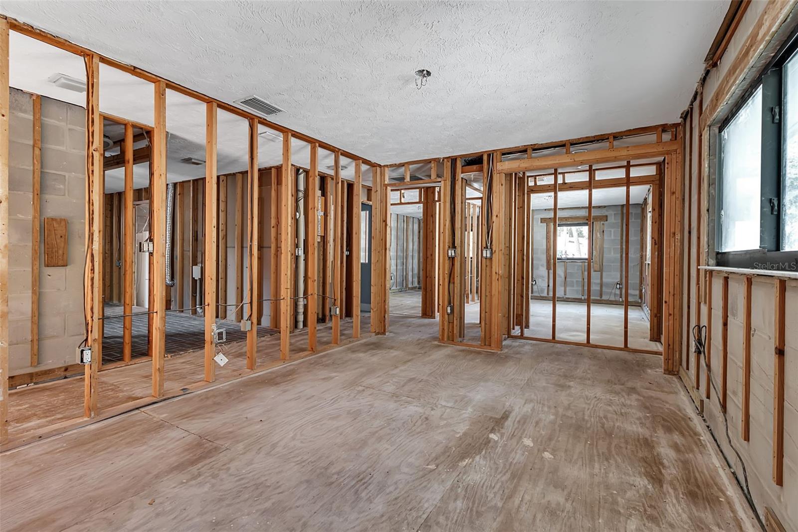 1040 SYLVAN DR