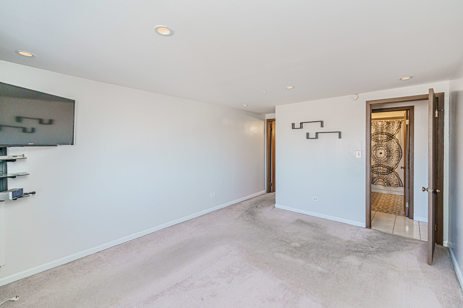 6950 W Forest Preserve Drive Unit: 313