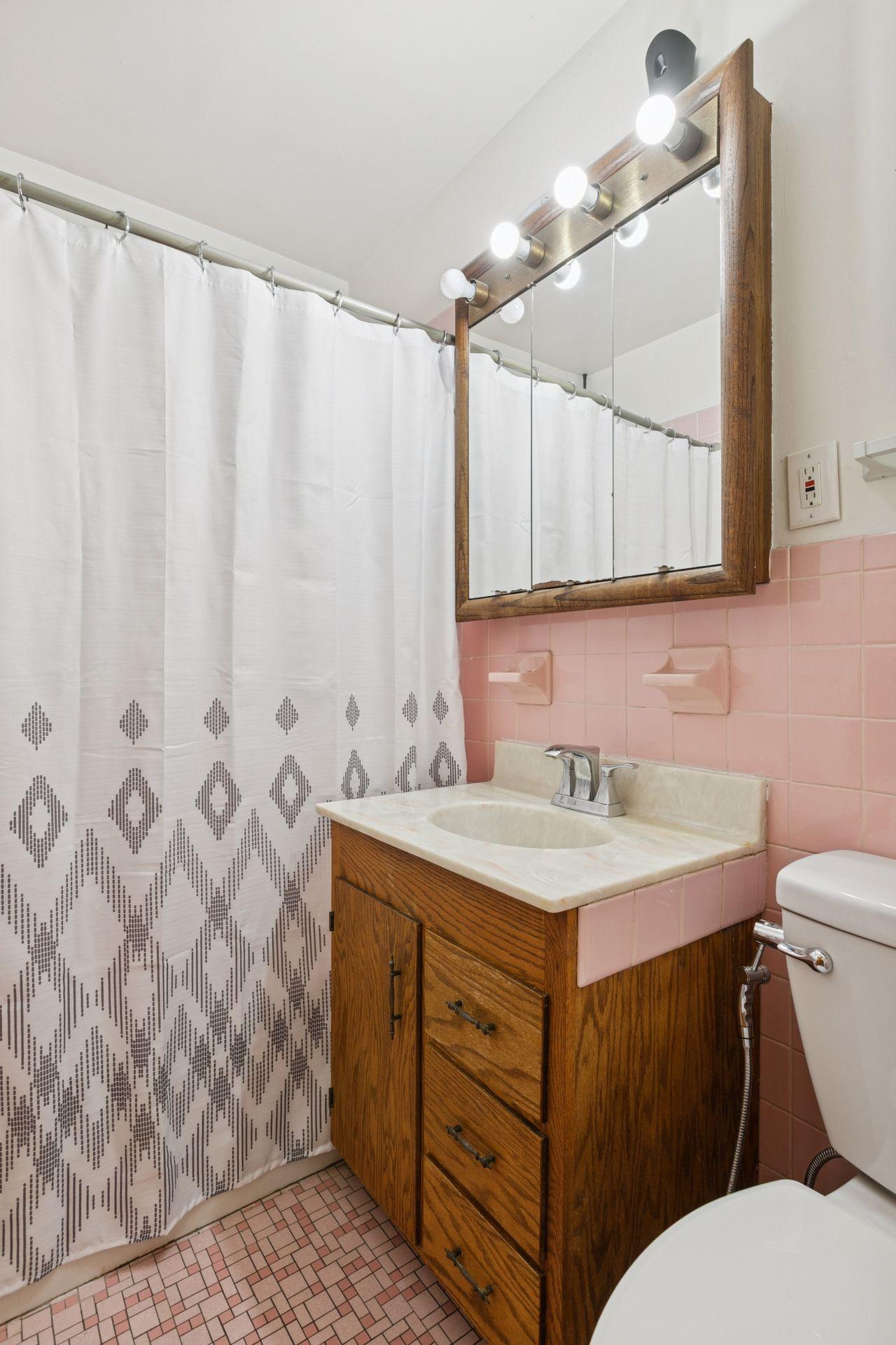 5157 Vincent Avenue N