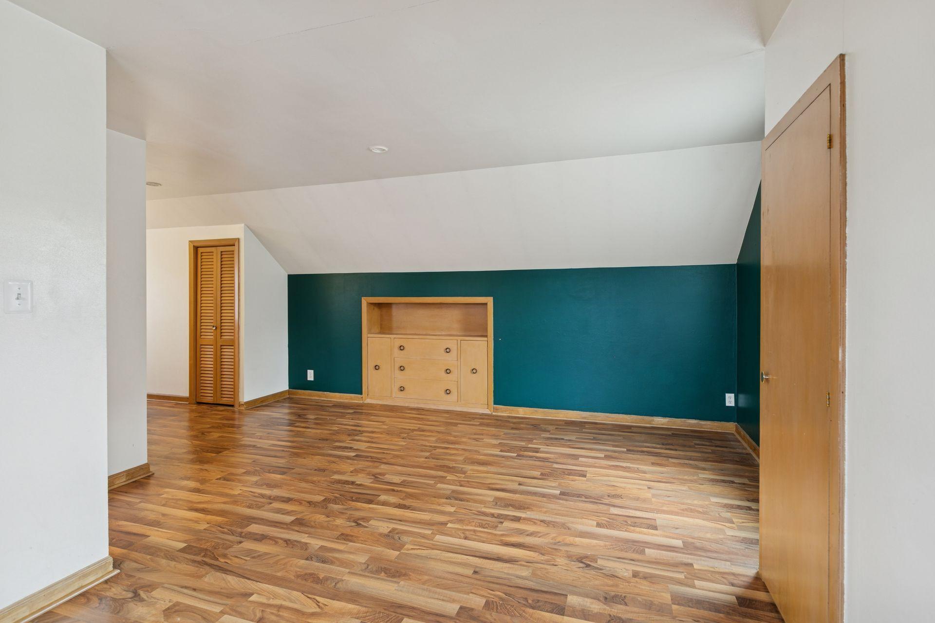 5157 Vincent Avenue N