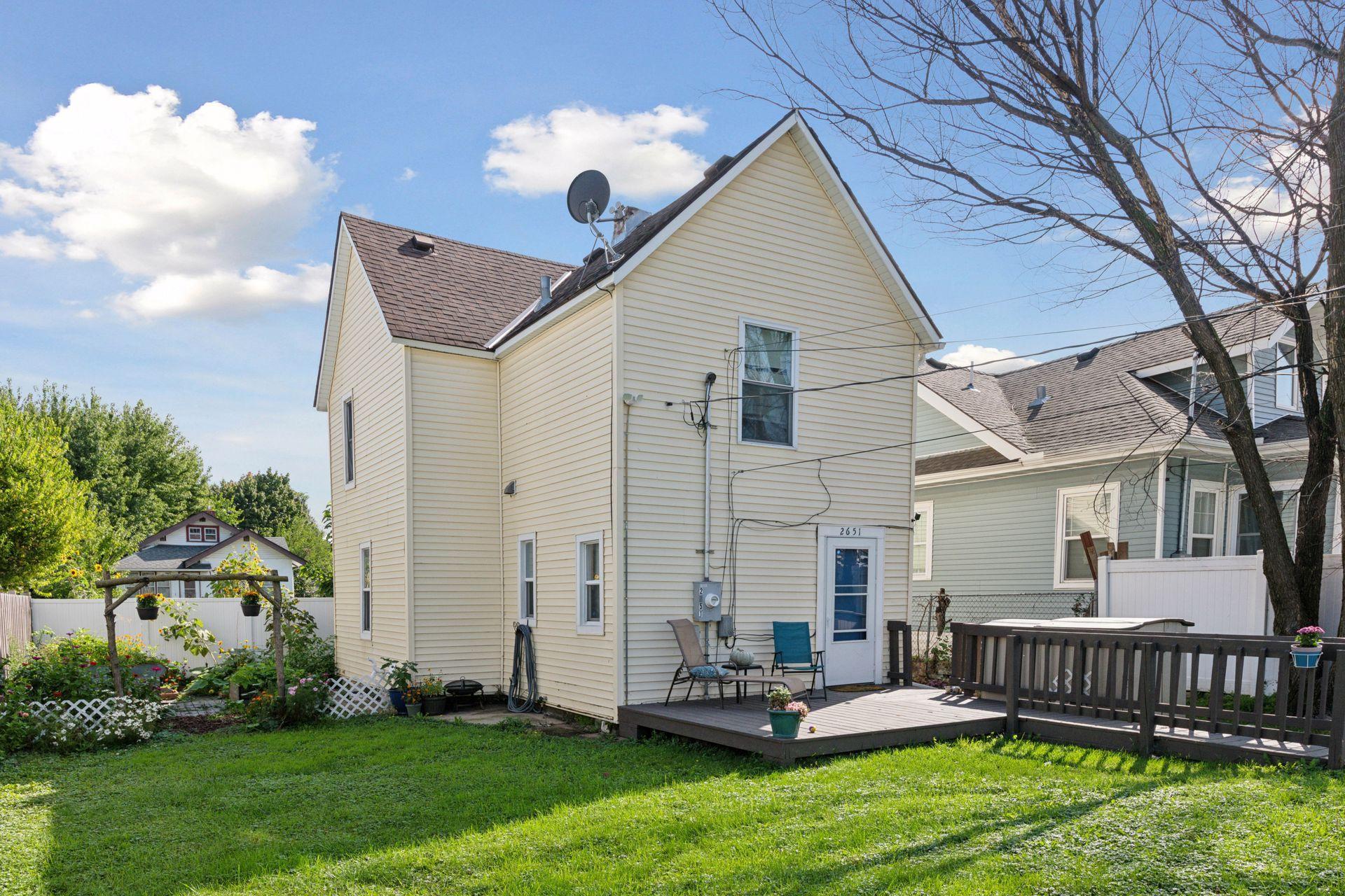 2651 Newton Avenue N