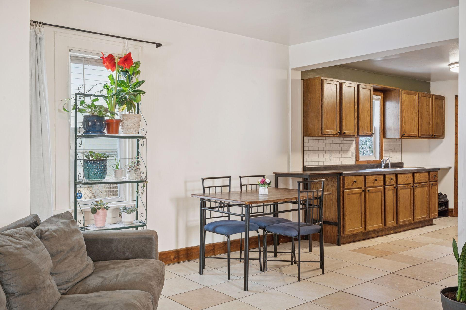 2651 Newton Avenue N