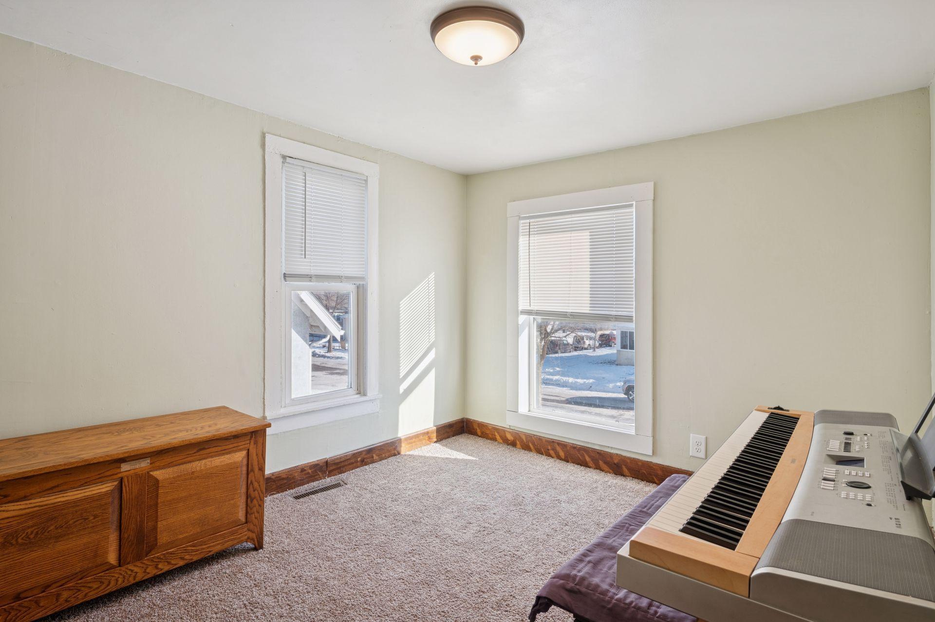 2651 Newton Avenue N