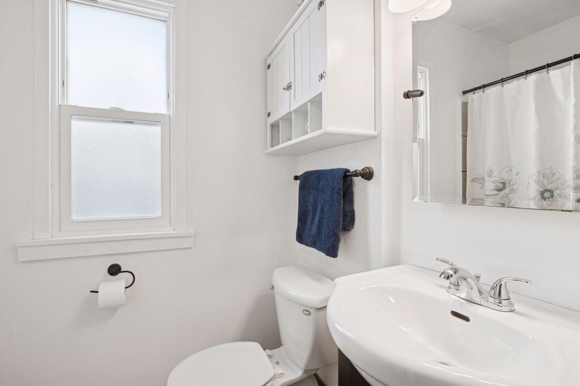 2651 Newton Avenue N