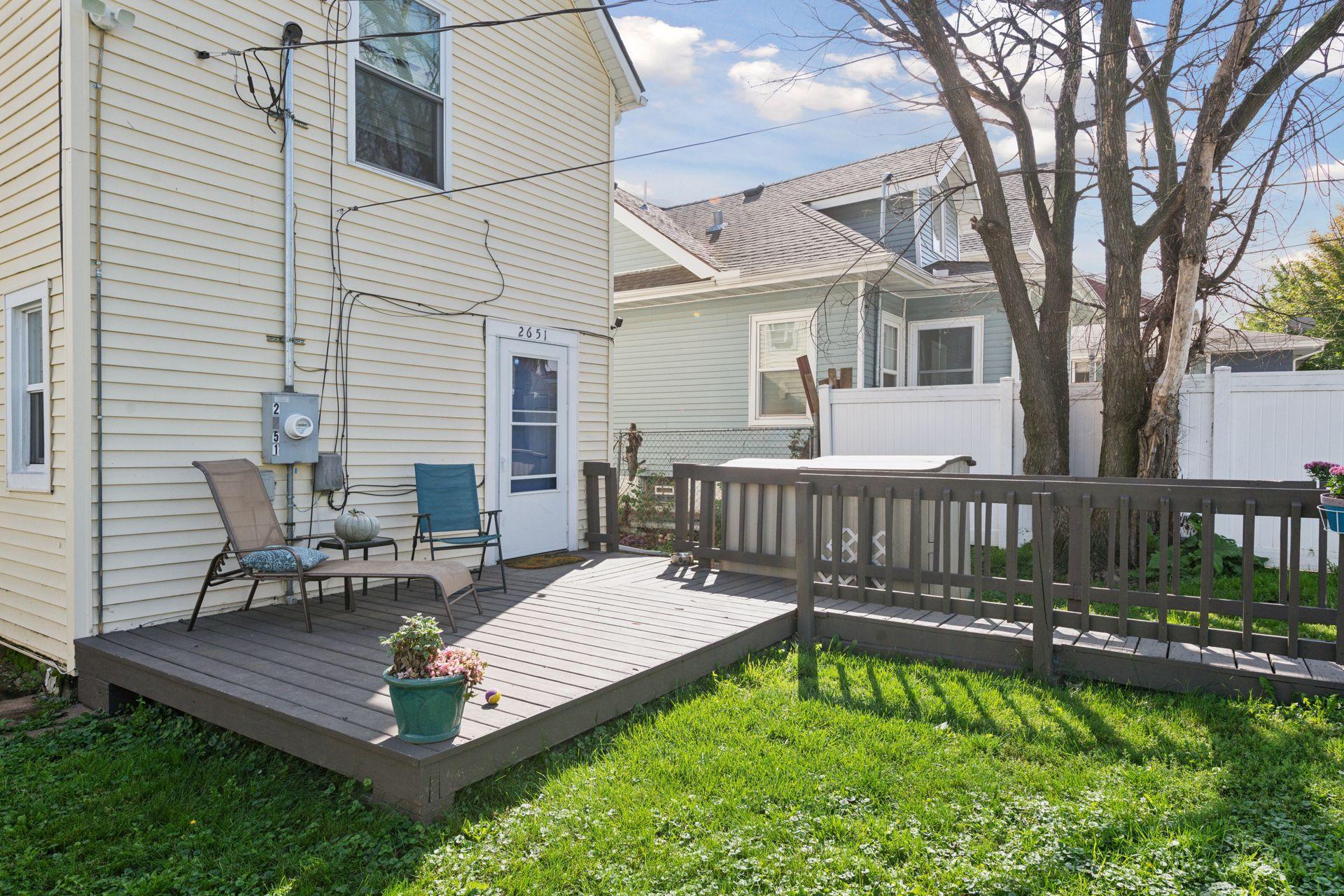 2651 Newton Avenue N