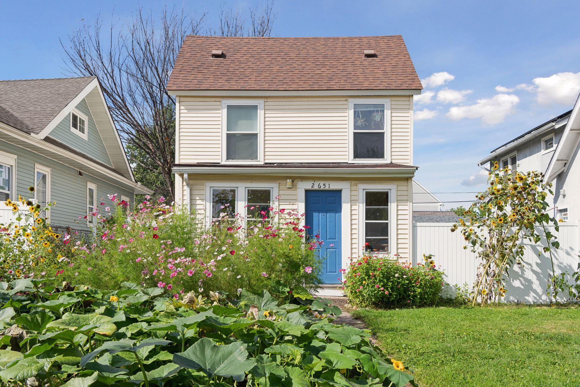 2651 Newton Avenue N