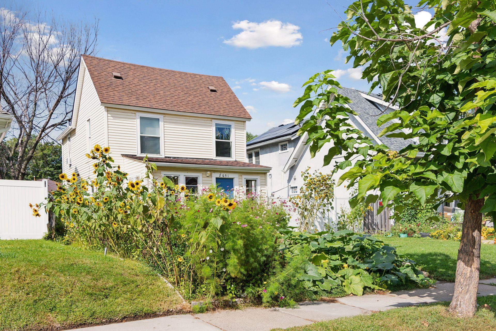 2651 Newton Avenue N