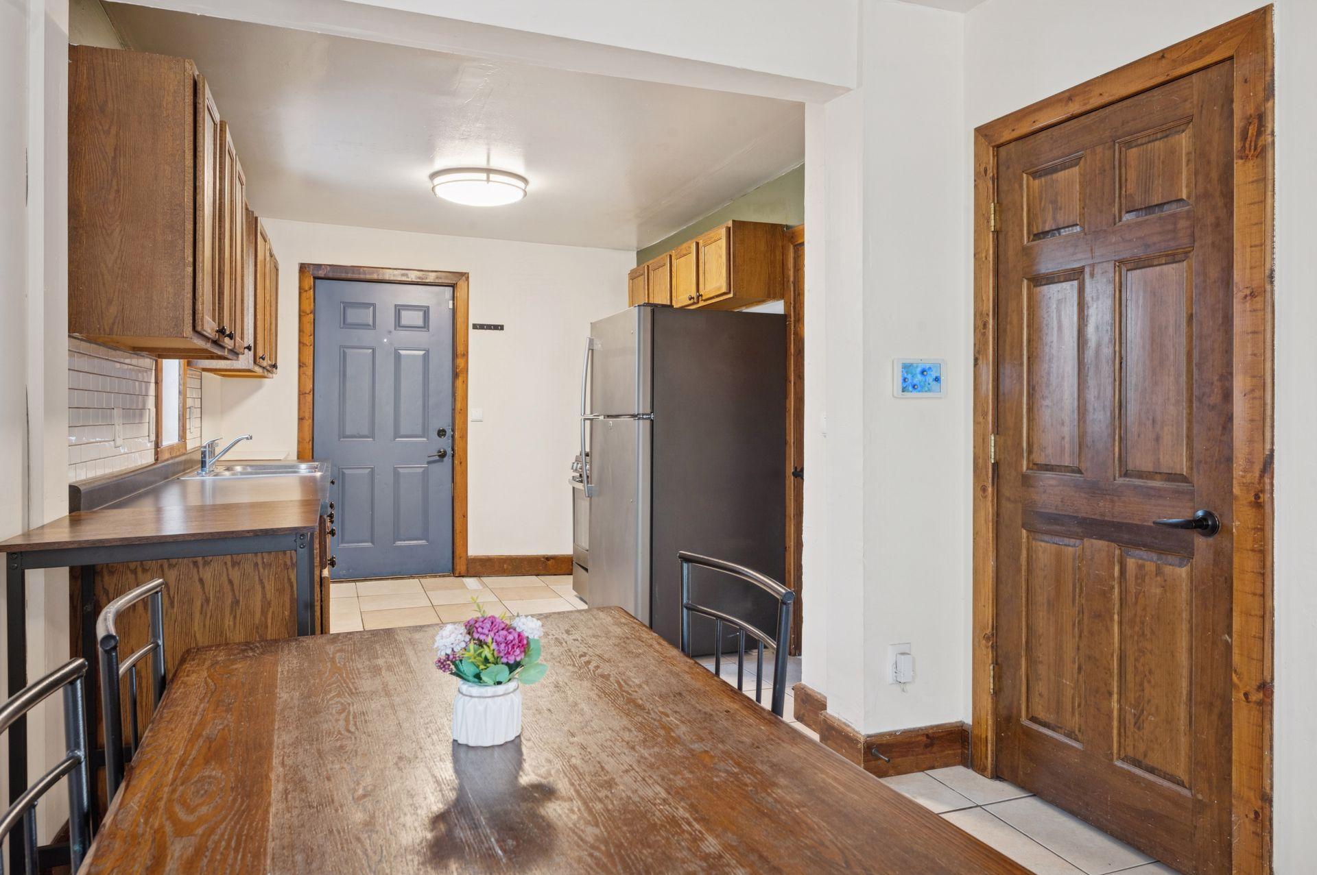 2651 Newton Avenue N