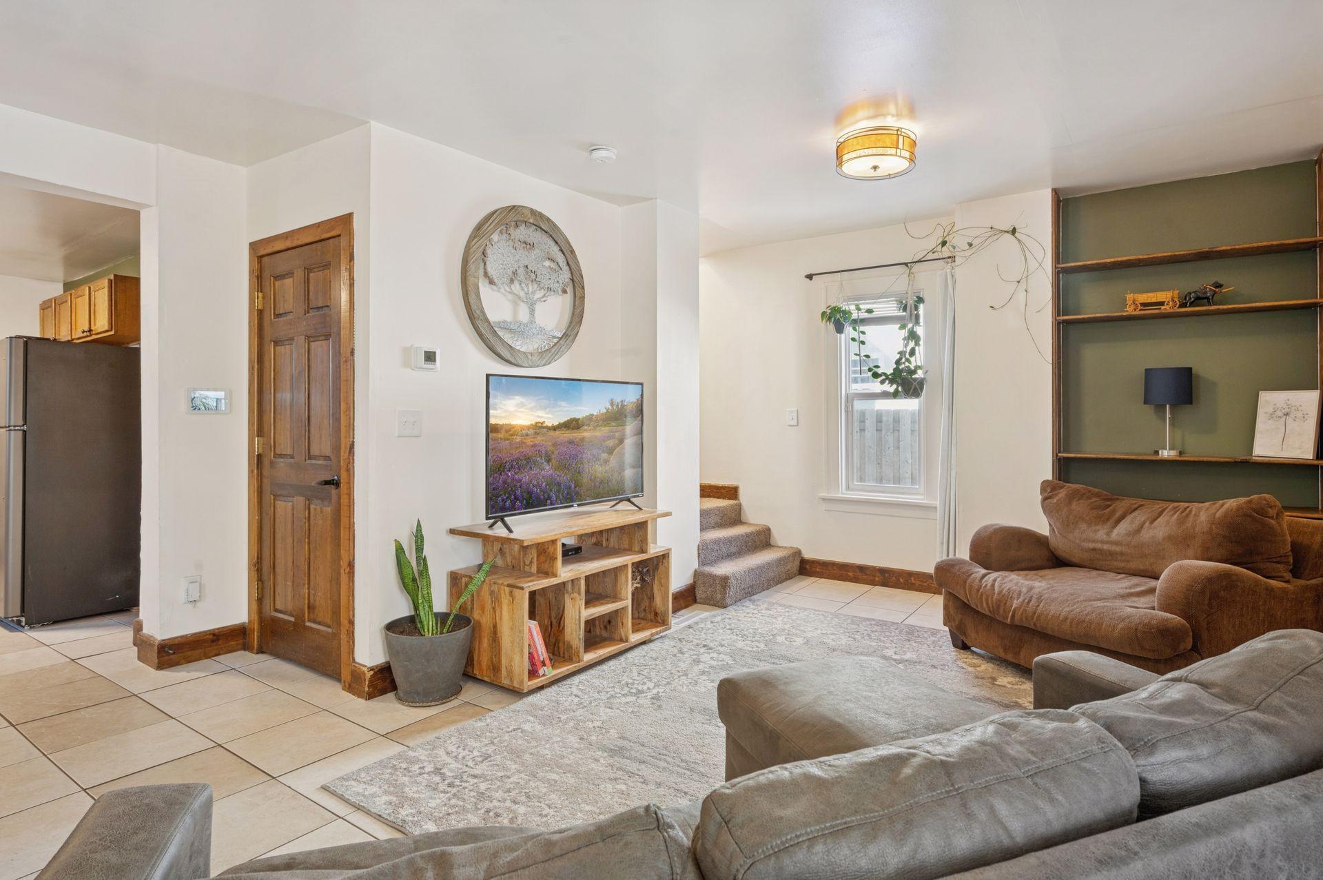 2651 Newton Avenue N