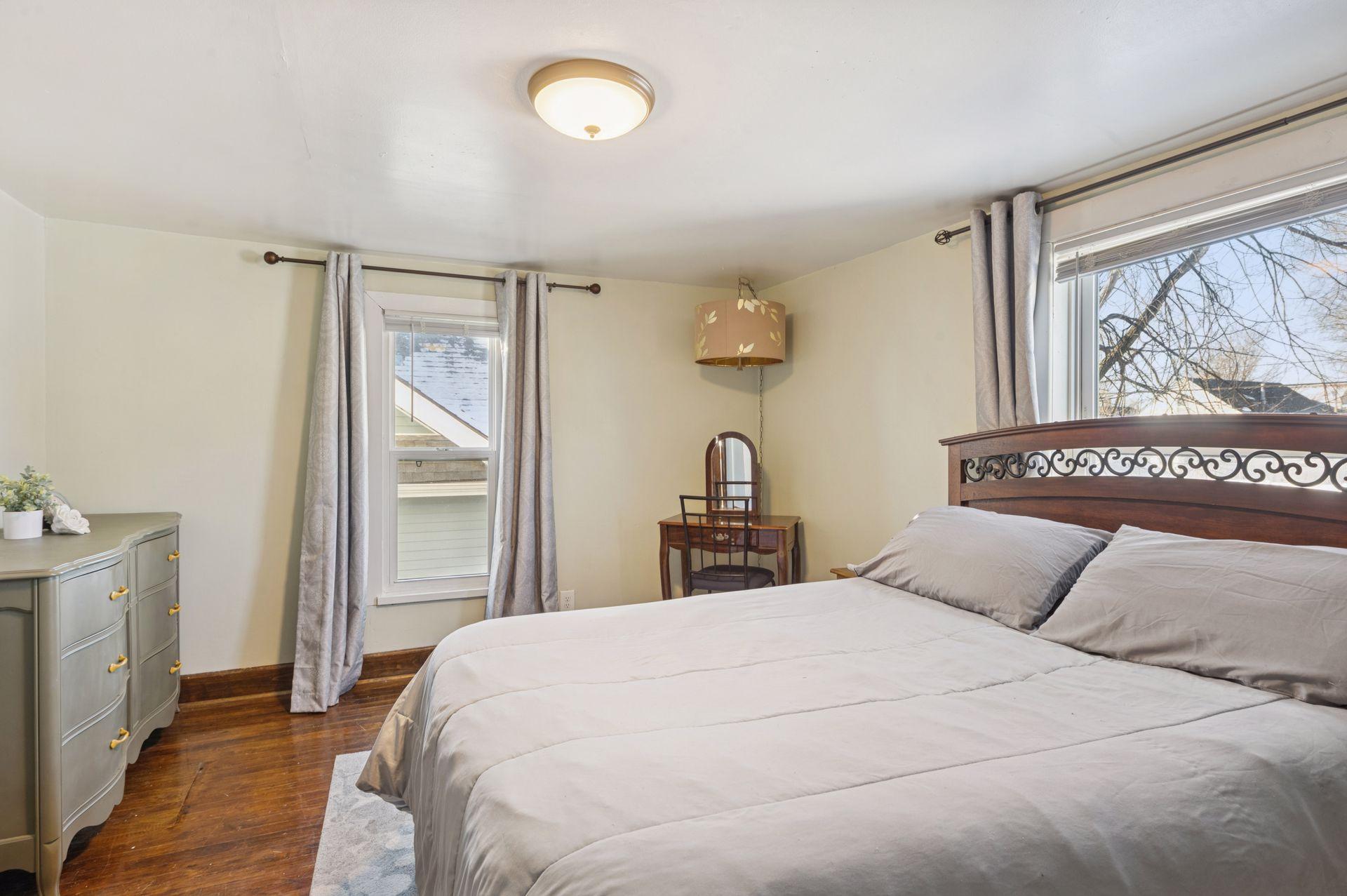 2651 Newton Avenue N