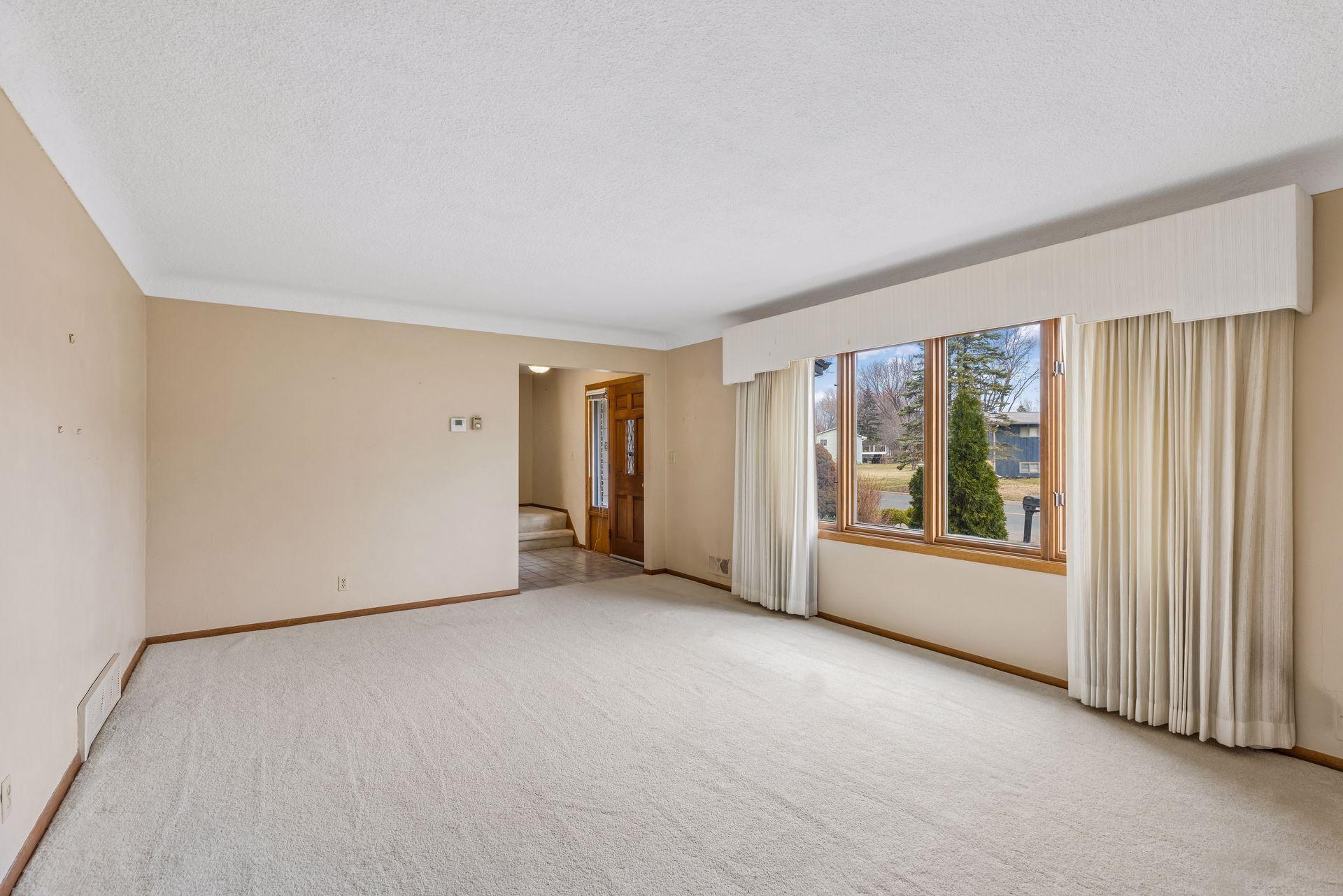 176 Emerson Avenue W