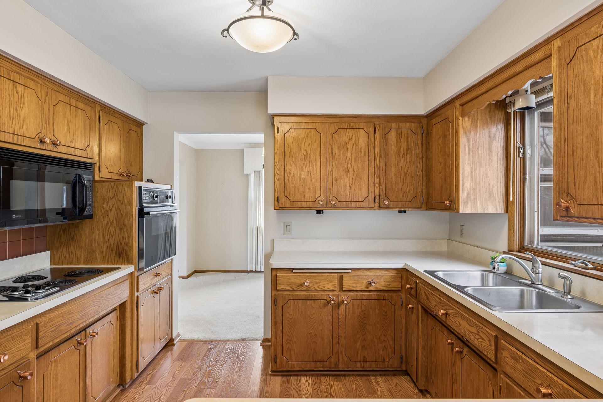 176 Emerson Avenue W