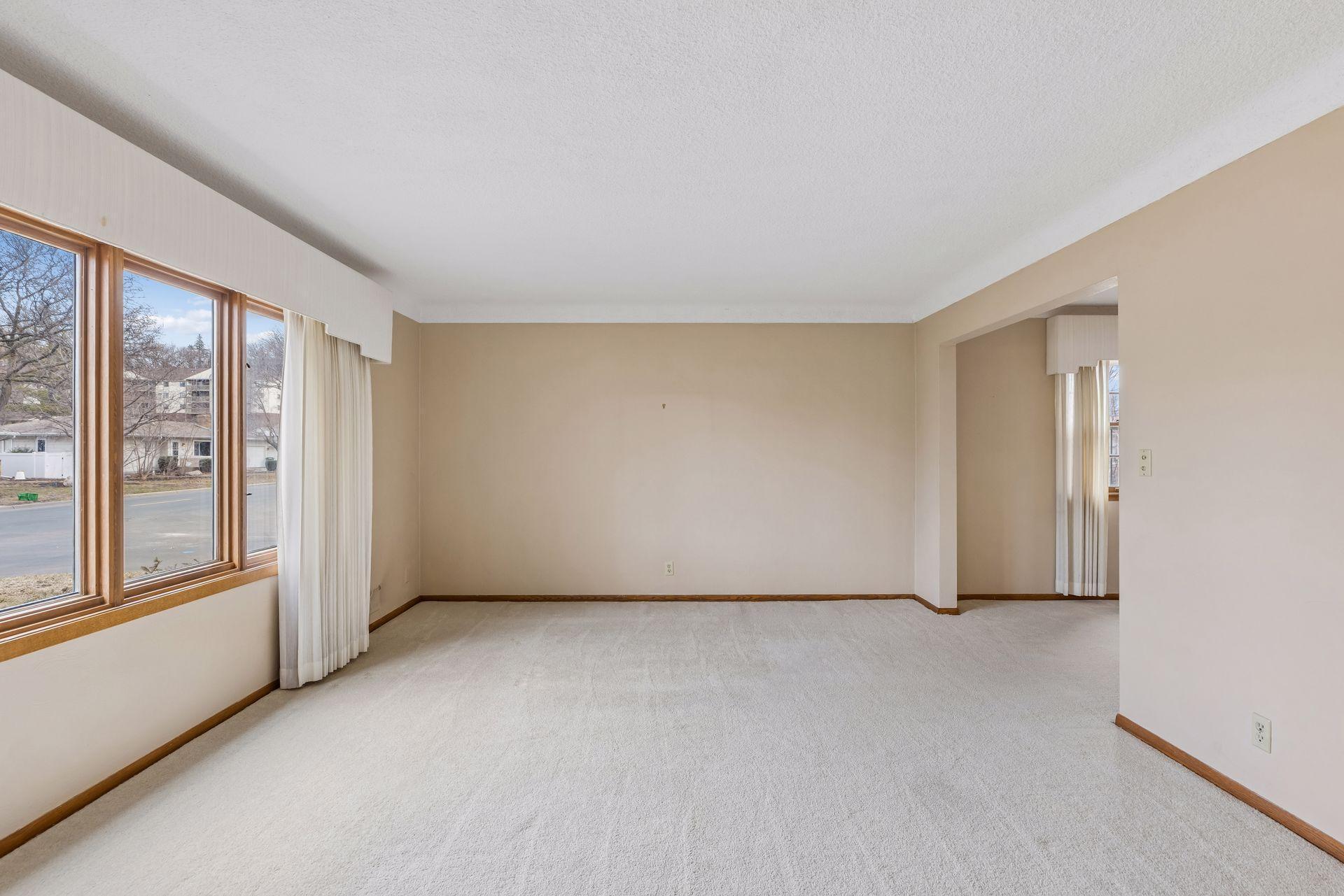 176 Emerson Avenue W