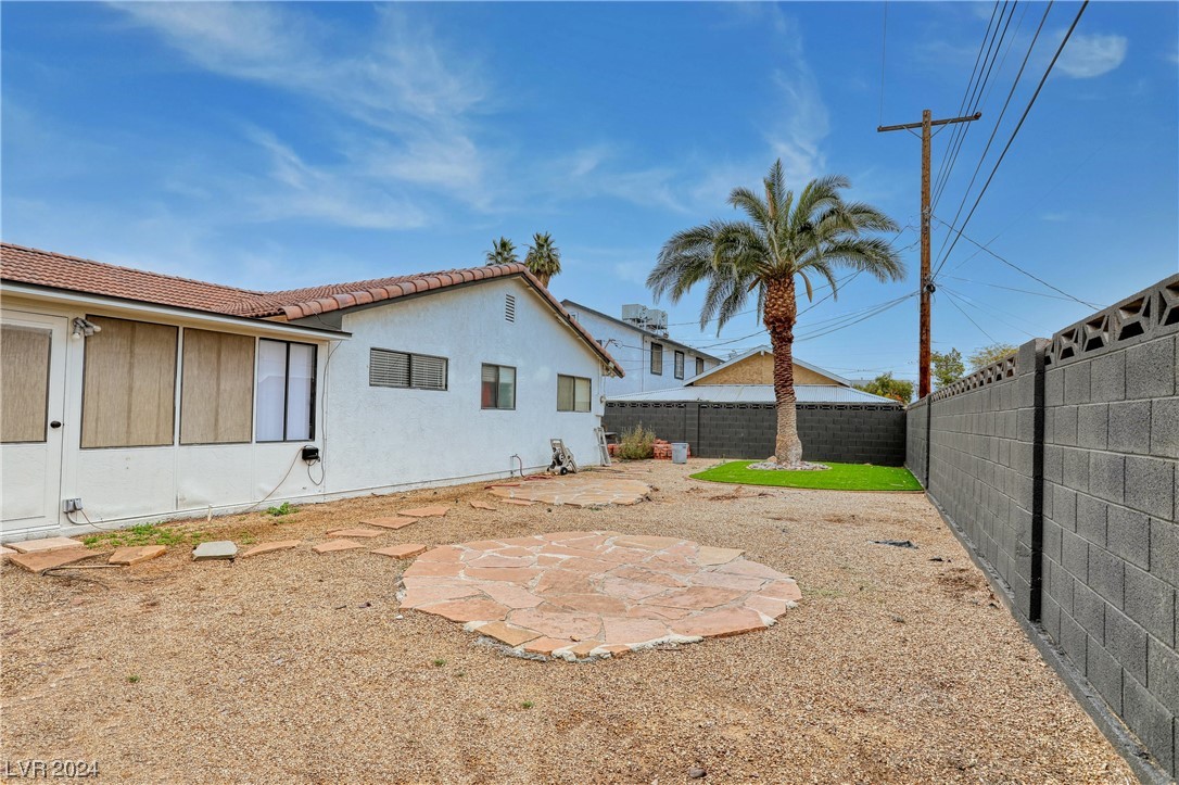 2762 Phoenix Street