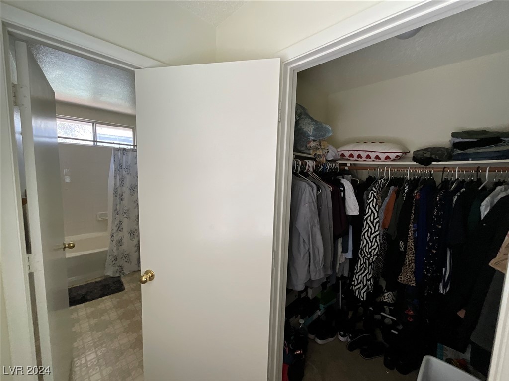 1520 Spreading Oak Drive