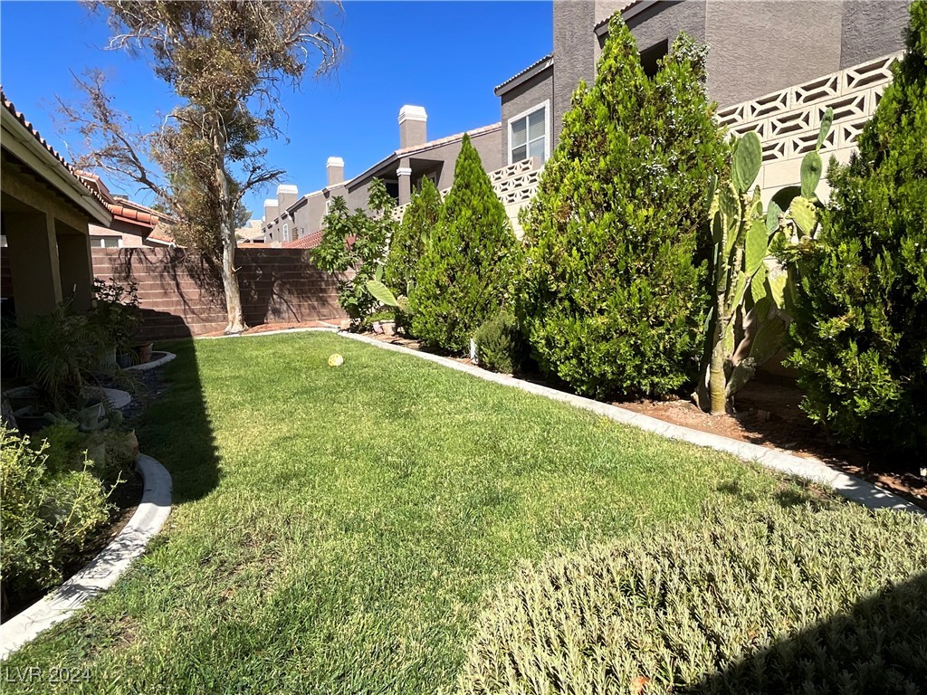 1520 Spreading Oak Drive