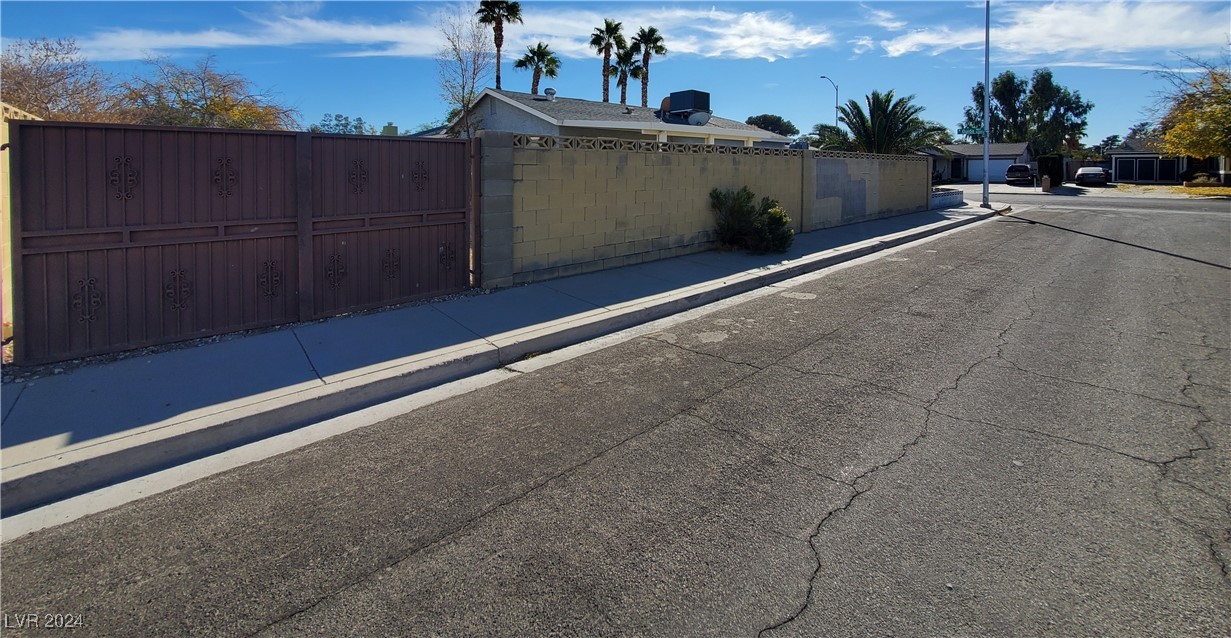 6524 Ouida Way
