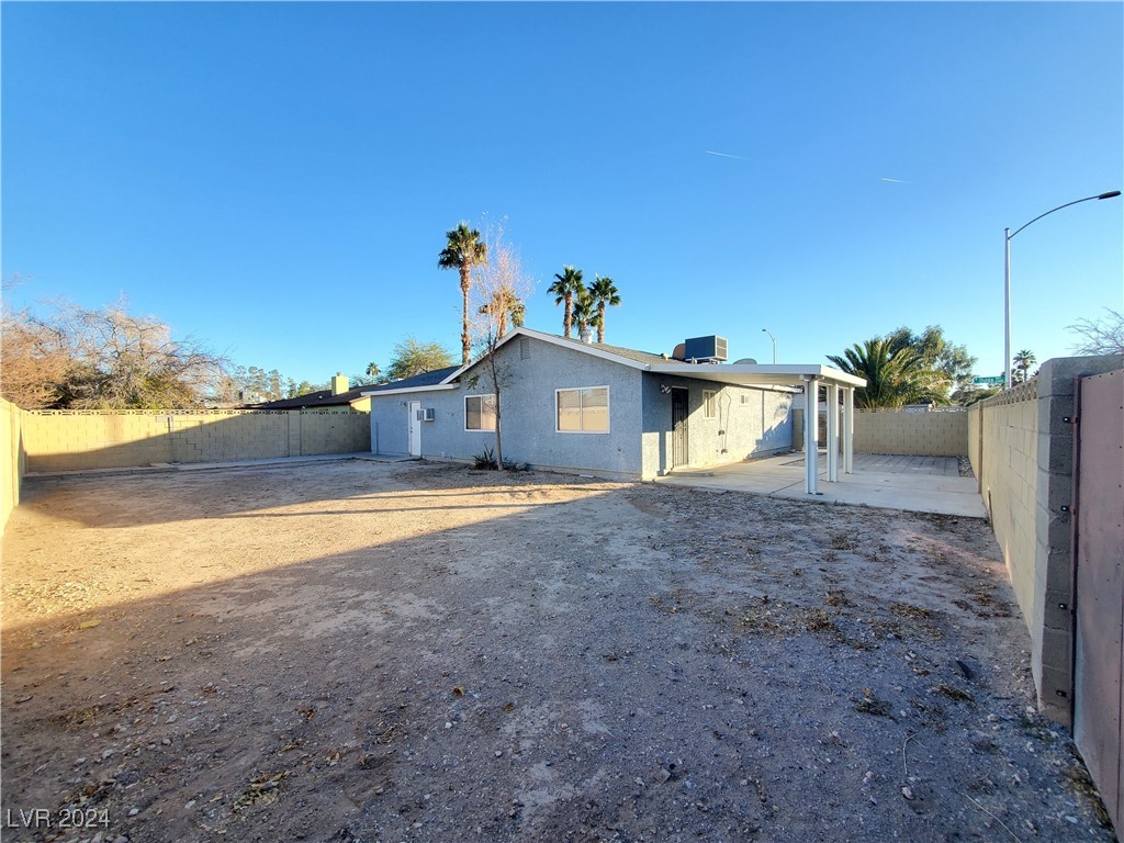 6524 Ouida Way