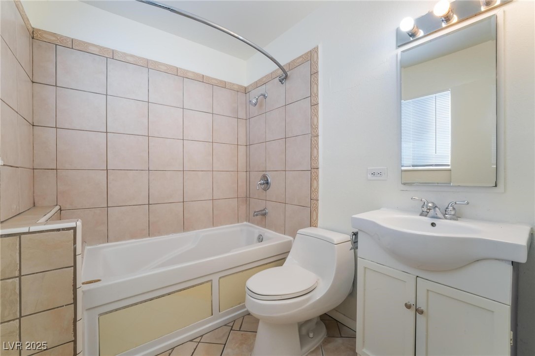 6121 Fairwood Circle