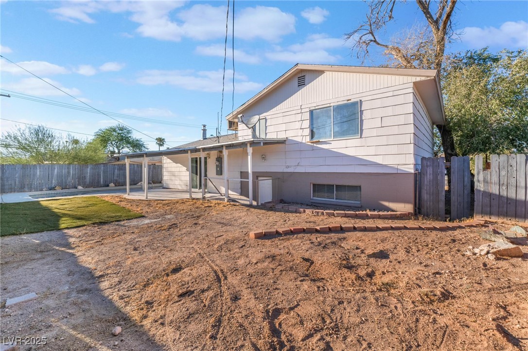 6121 Fairwood Circle