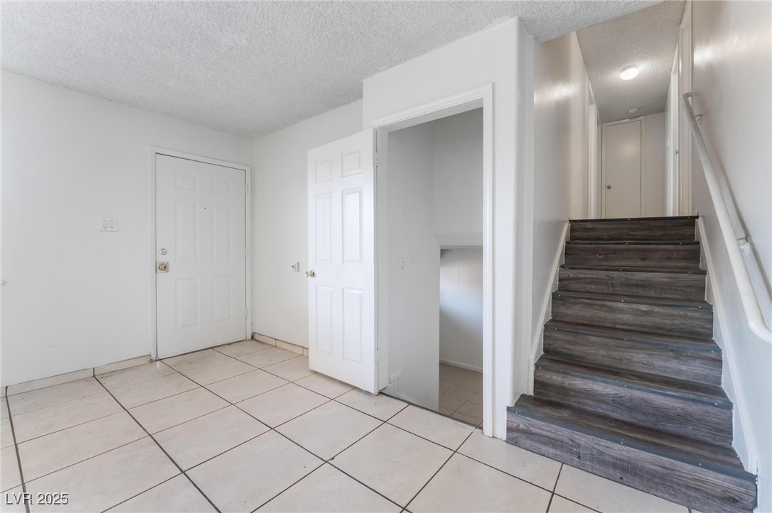 6121 Fairwood Circle