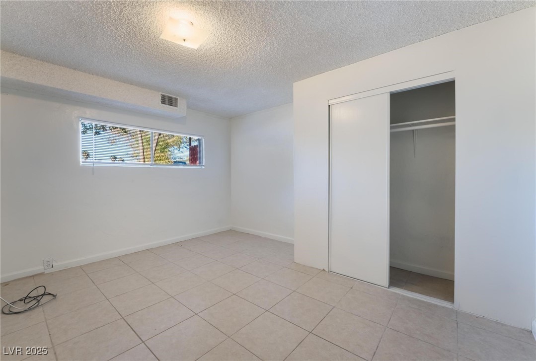 6121 Fairwood Circle