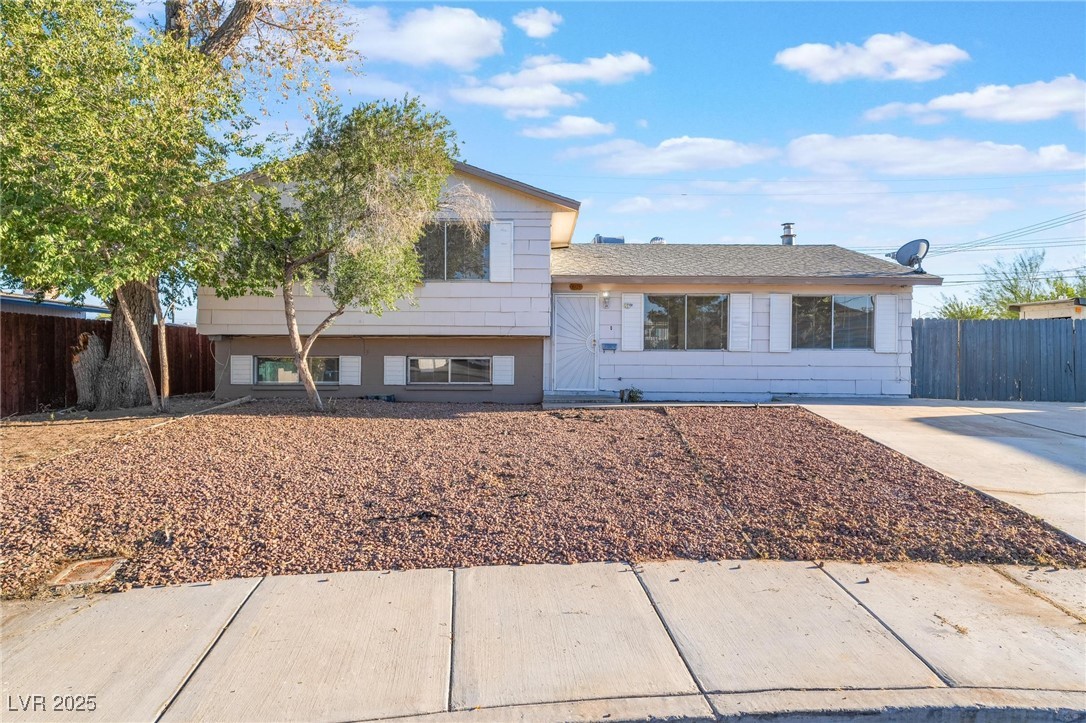 6121 Fairwood Circle