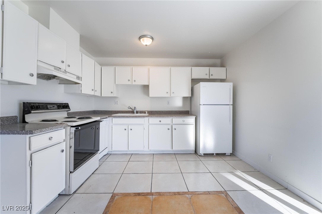 6121 Fairwood Circle