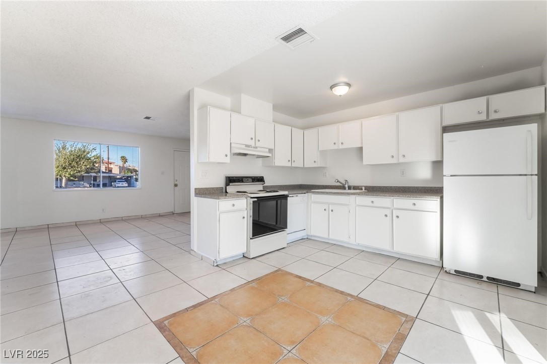 6121 Fairwood Circle