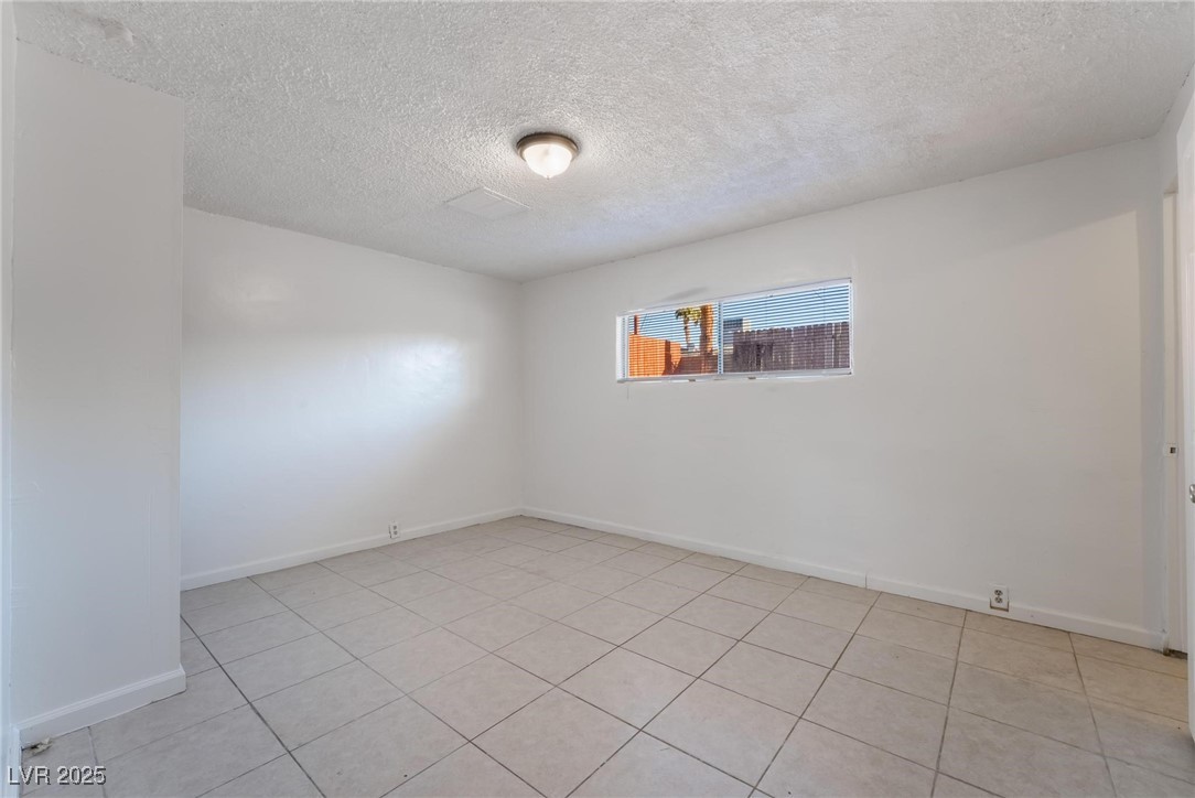 6121 Fairwood Circle