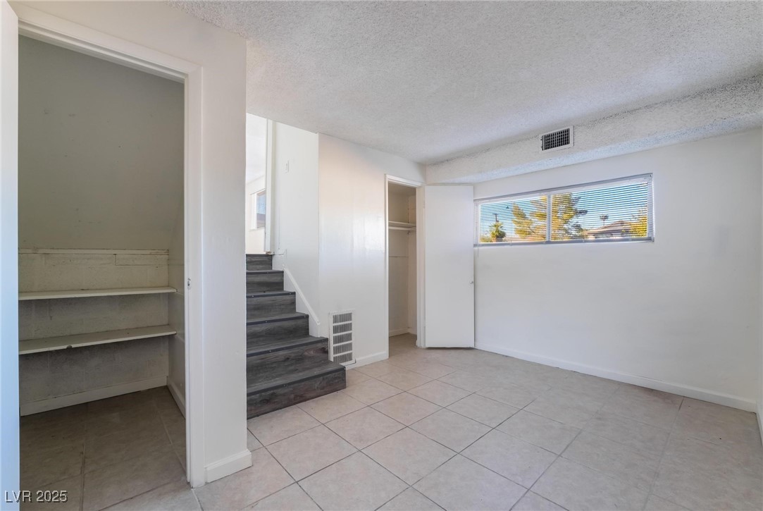 6121 Fairwood Circle